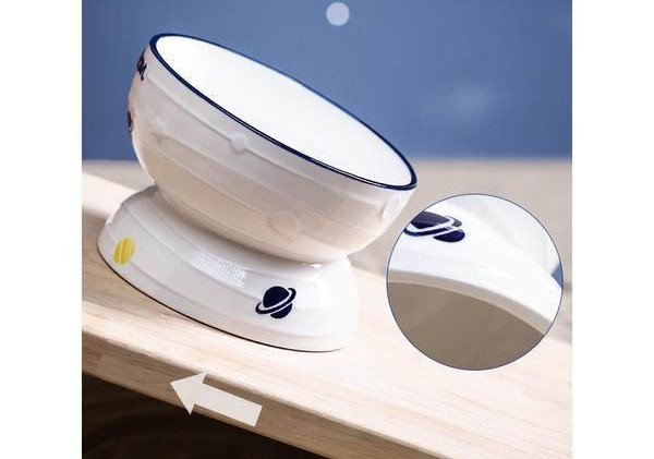 Kõrge keraamiline kauss kassitoidu jaoks