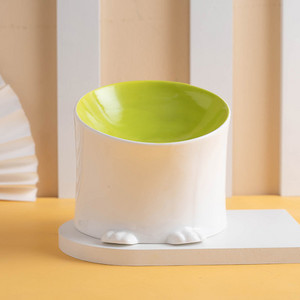 Keraamiline kauss kasside kraani jaoks