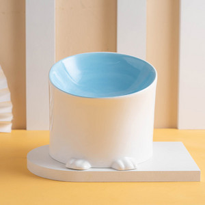 Keraamiline kauss kasside kraani jaoks