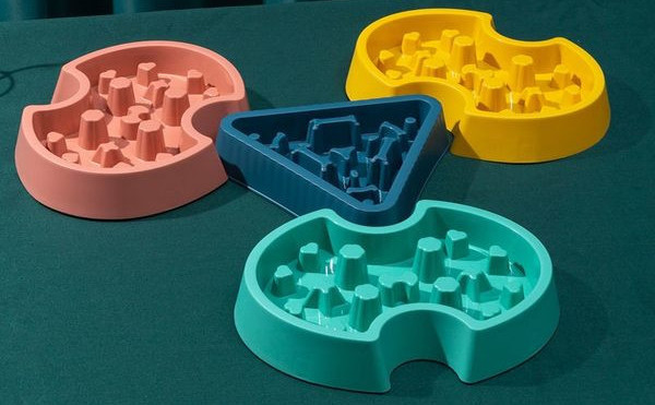 Bol triunghiular pentru mâncare lentă