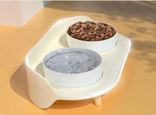 Kahekordne puidust jalgadega kassikauss - kaks suurust