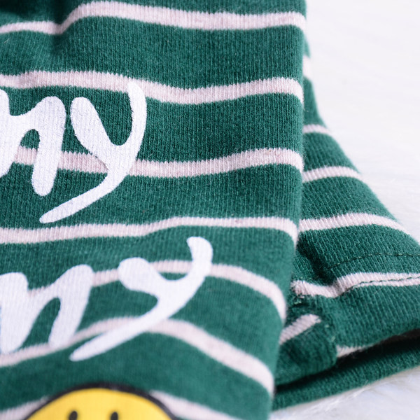 Раирана блуза с апликация  за кучета