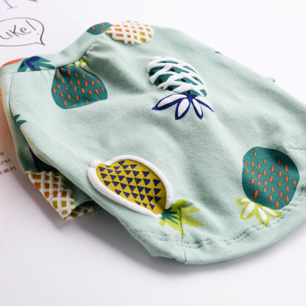 Îmbrăcăminte colorată cu aplicație pentru câini