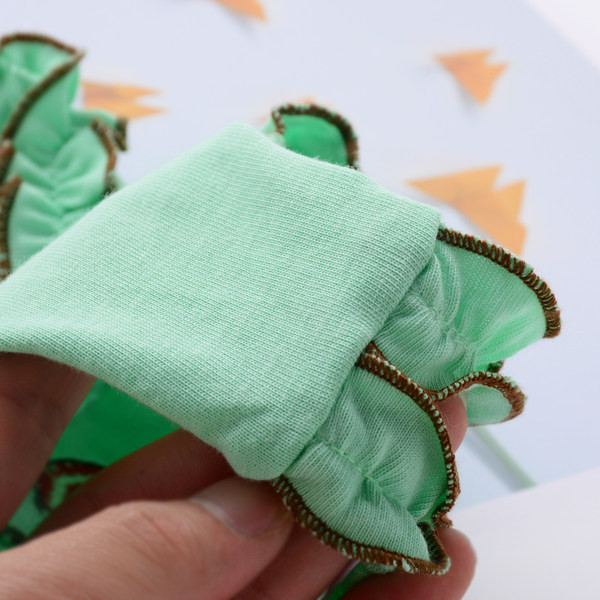 Top de vară cu broderie colorată