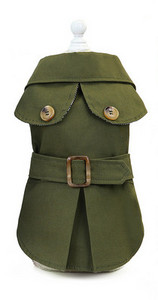 Kaasaegne vihmamantli tüüpi mantel koertele