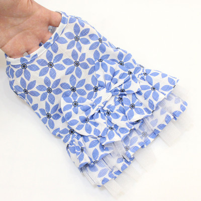 Moodne lillemustriga kleit koertele