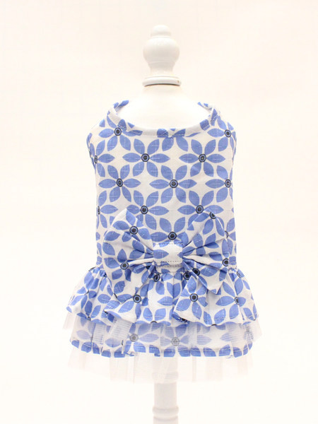 Moodne lillemustriga kleit koertele