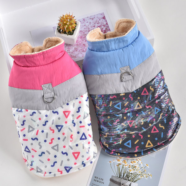 Vesta in doua culori pentru caini
