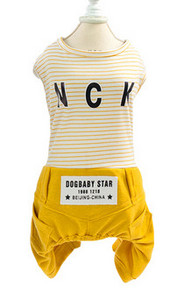 Haine pentru câini cu inscripție și emblemă