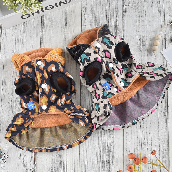 Kapuutsiga ja loomatrükiga kleit koertele