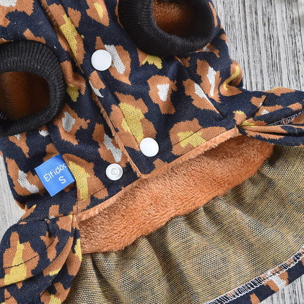 Kapuutsiga ja loomatrükiga kleit koertele