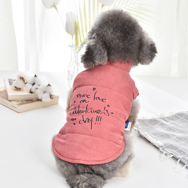 Haine cu inscripții pentru un câine