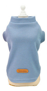 Suvine embleemiga pluus koertele