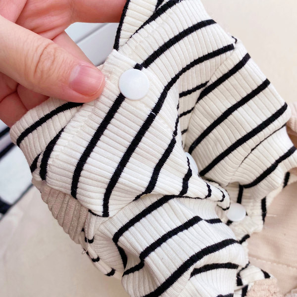 Salopeta cu buzunar pentru un caine