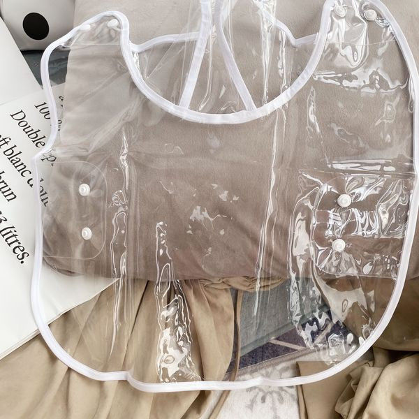 Kapuutsiga vihmamantel koertele