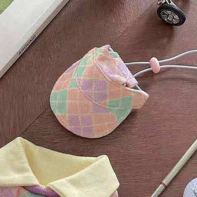 Pulover din carouri tricotat cu guler