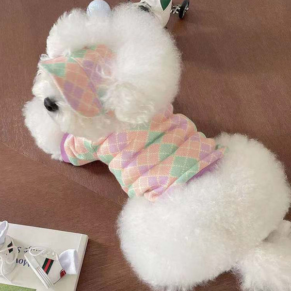 Pulover din carouri tricotat cu guler