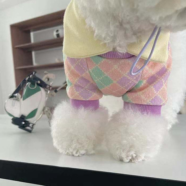 Pulover din carouri tricotat cu guler