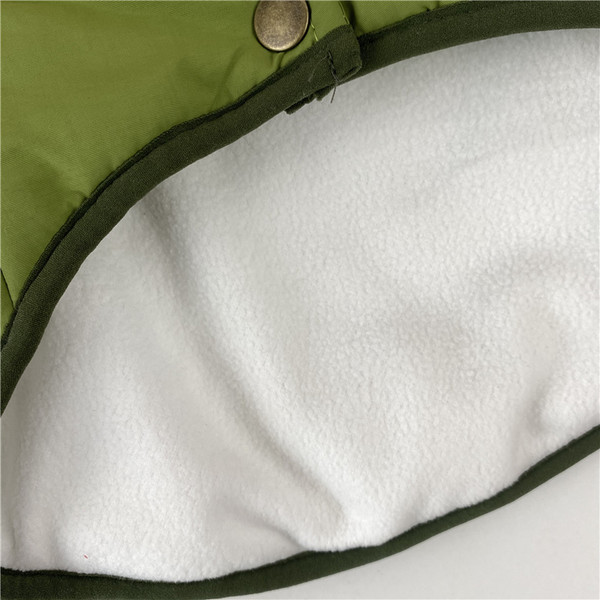 Haina cu nasturi - pentru un caine