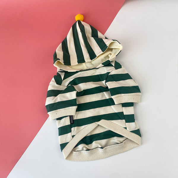 Kapuutsiga triibulised riided koerale