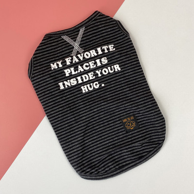 Bluză cu dungi cu inscripție pentru câini