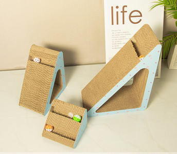 Τριγωνικός σκραπιστής γάτας