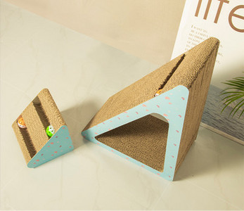 Τριγωνικός σκραπιστής γάτας