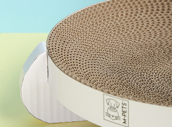 Mâzgălitor din hârtie ondulată cu zonă de dormit