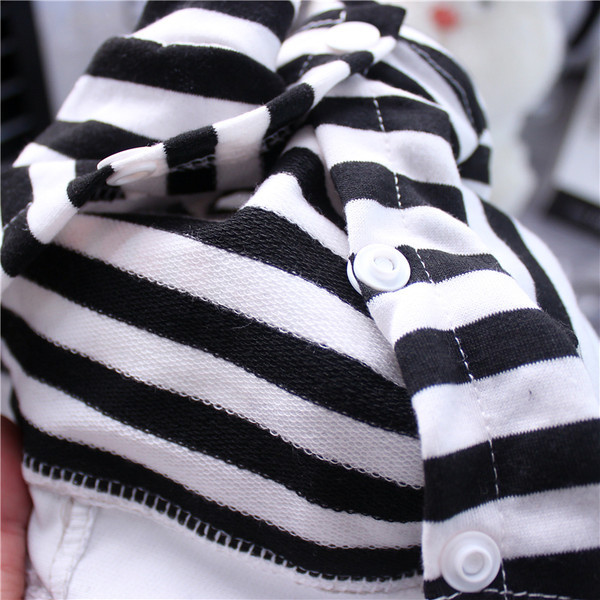 Haina pentru câini cu o inscripție