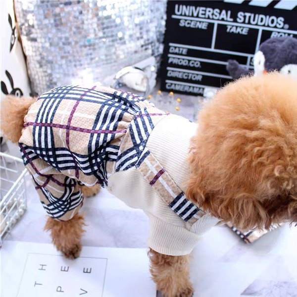 Rochie de câine în carouri