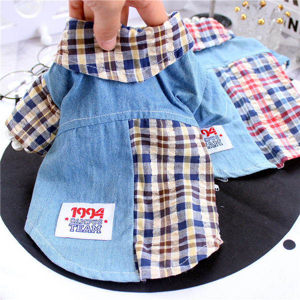 Cămașă din blugi pentru un câine cu mâneci scurte