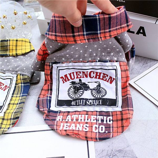 Cămașă pentru câine în carouri cu emblemă