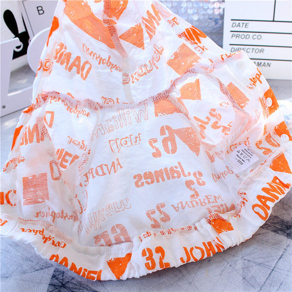 Jachetă cu glugă și inscripții pentru câini