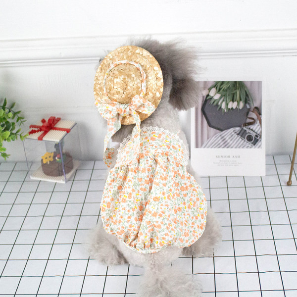 Salopetă cu model floral sau pălărie pentru câini