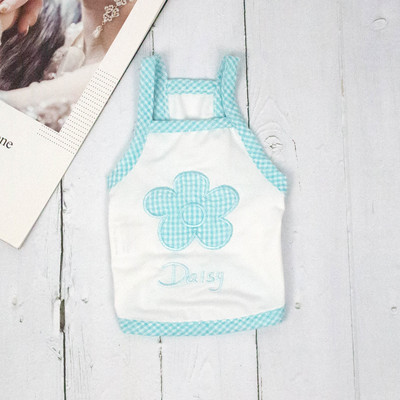 Top de vară în carouri cu floare