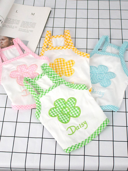 Top de vară în carouri cu floare