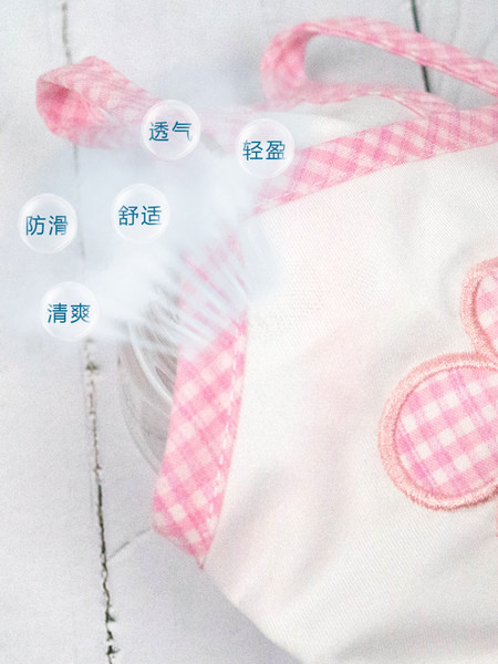 Top de vară în carouri cu floare