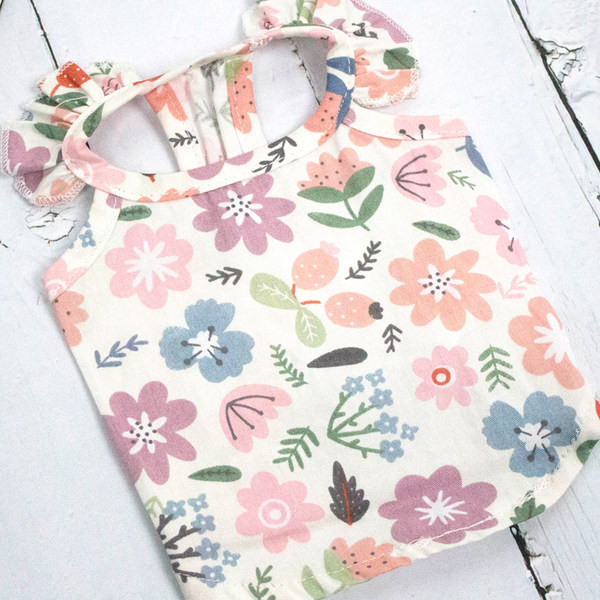 Top din bumbac cu model floral și bucle