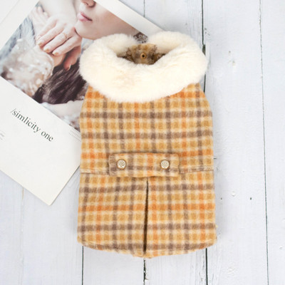 Palton cald in carouri pentru un caine