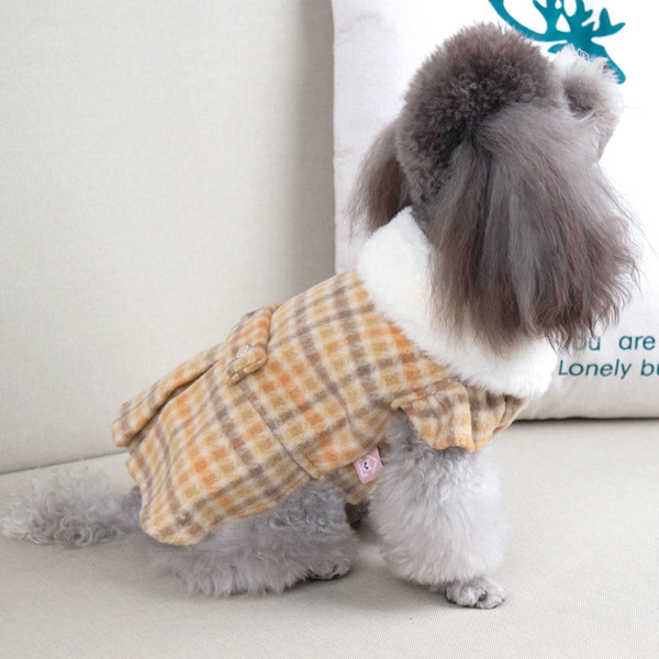 Palton cald in carouri pentru un caine