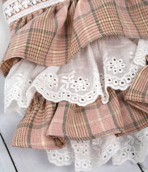 Rochie in carouri pentru caini cu guler clasic