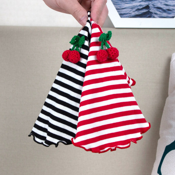 Bluză cu dungi în roșu și negru pentru câini