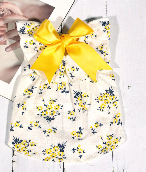 Rochie pentru caini cu model floral si panglica