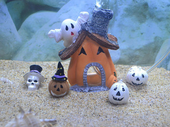 Декорация за аквариум във формата на къща