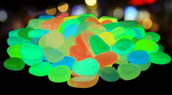 Värvilised kivid akvaariumi kaunistamiseks