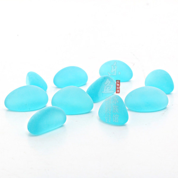 Helendavad kivid akvaariumi kaunistamiseks