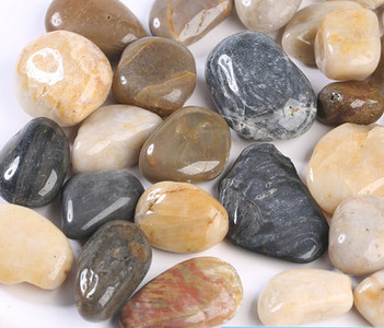 Värvilised kivid akvaariumi kaunistamiseks