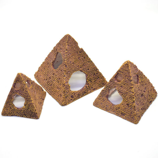 Decorarea acvariului - piramida