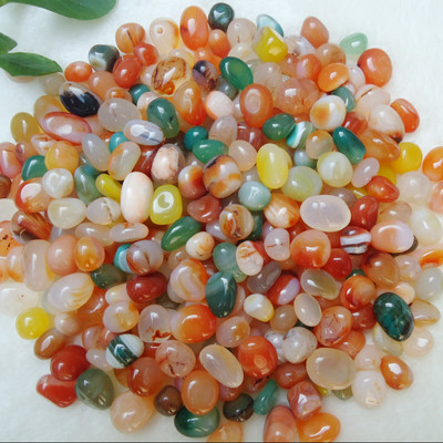 Spalvoti akmenukai akvariumo dekoravimui