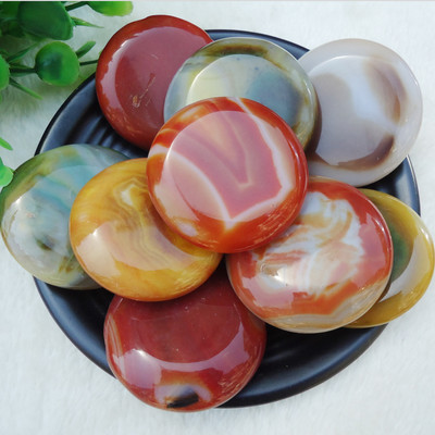 Spalvoti akmenukai akvariumo dekoravimui